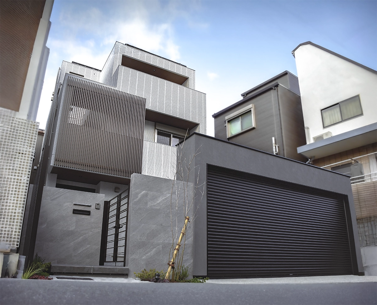 建物の外装を損なわない。隠れたこだわりが詰まったモノトーンモダンなクローズ外構 大阪府大阪市