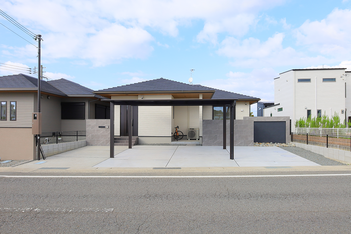 解放感たっぷり シンプルモダンなオープン外構　和歌山県紀の川市　M様邸