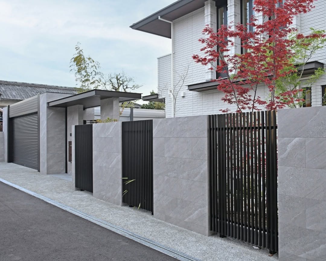 緑がのぞく、計算された”透け感”が魅力のクローズ外構 大阪府東大阪市 T様邸