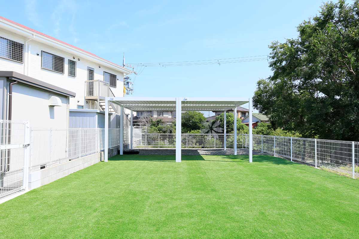 グラフィックフェンスで彩る企業のお庭リフォーム 大阪府阪南市