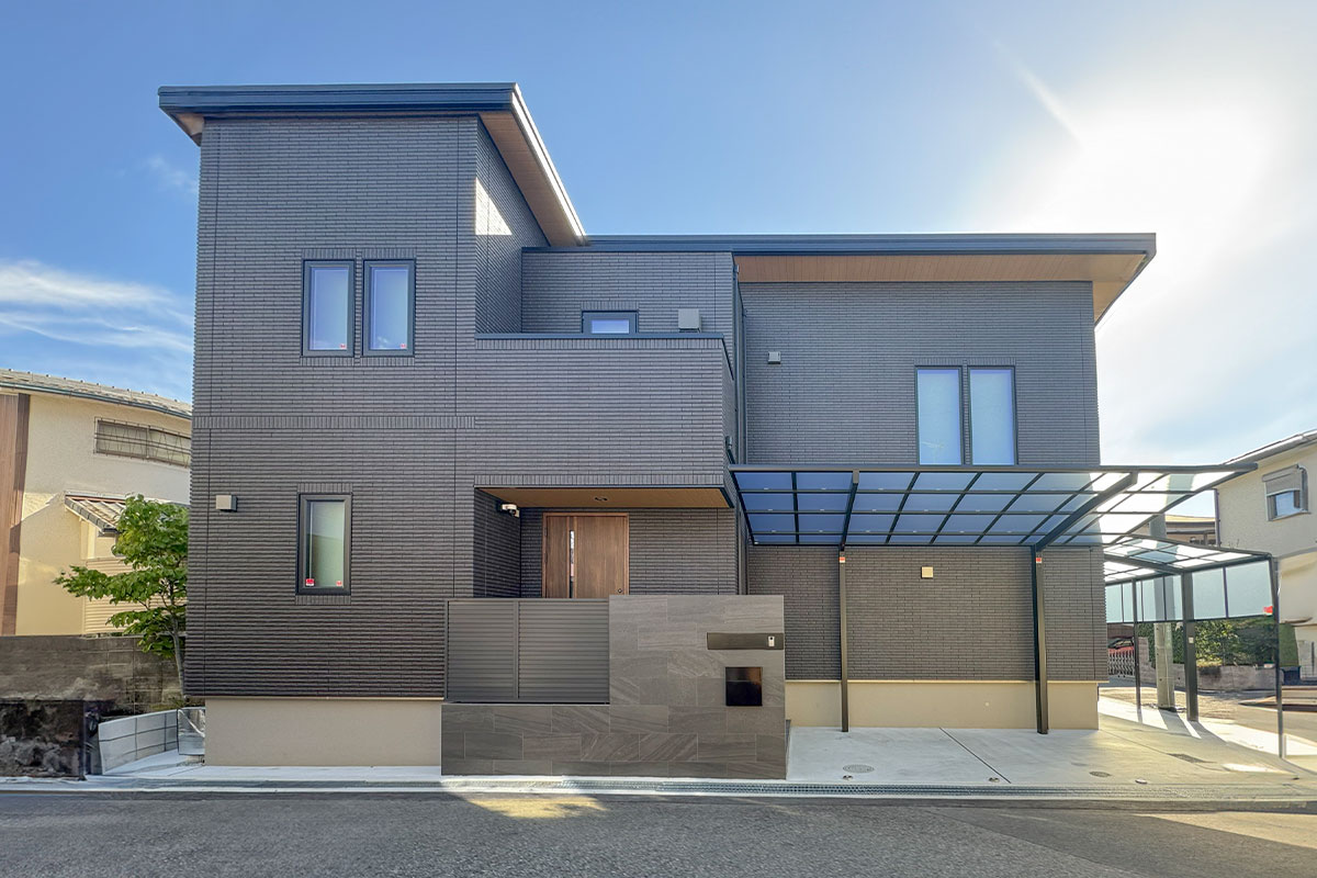 建築と調和する、グレートーンでまとめたシンプルモダン外構 大阪府O様邸
