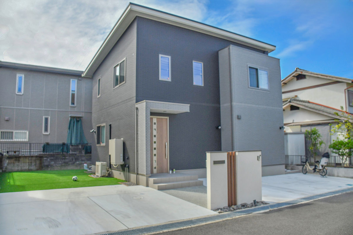 抜け感のある門柱で魅せる、シンプルモダン外構 大阪府Y様邸